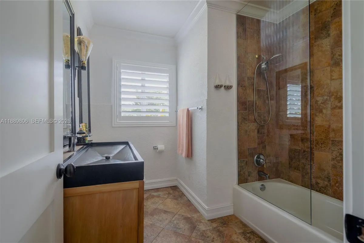 8500 SW 70th St, Miami FL 33143