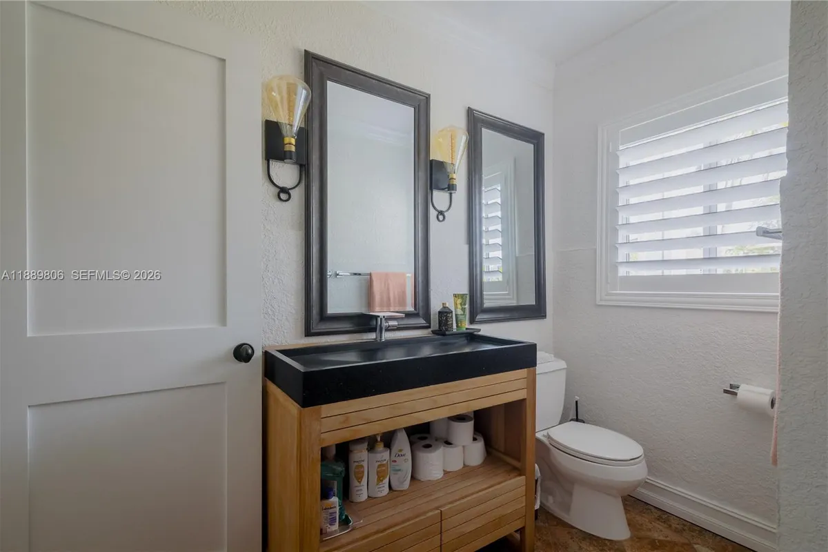 8500 SW 70th St, Miami FL 33143