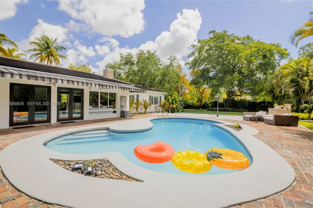 8500 SW 70th St, Miami FL 33143