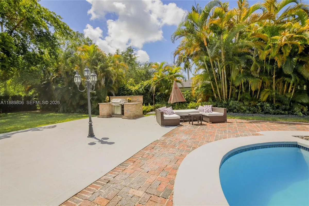 8500 SW 70th St, Miami FL 33143