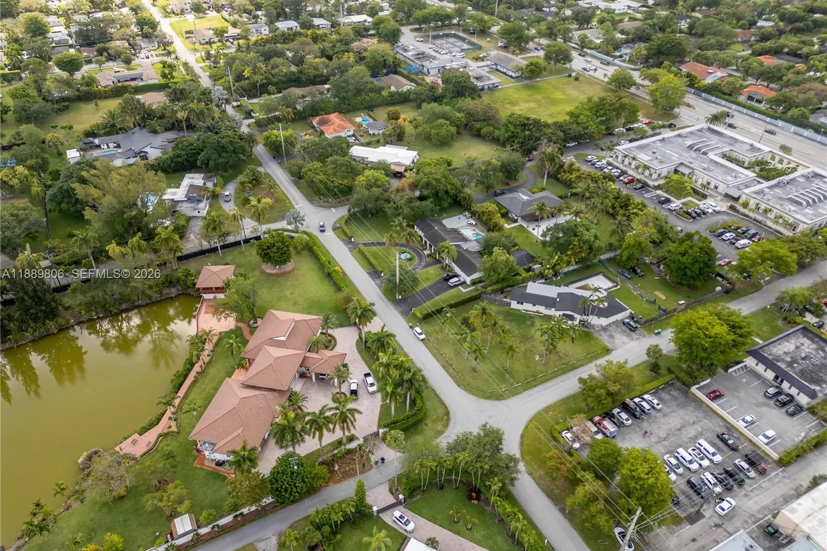 8500 SW 70th St, Miami FL 33143