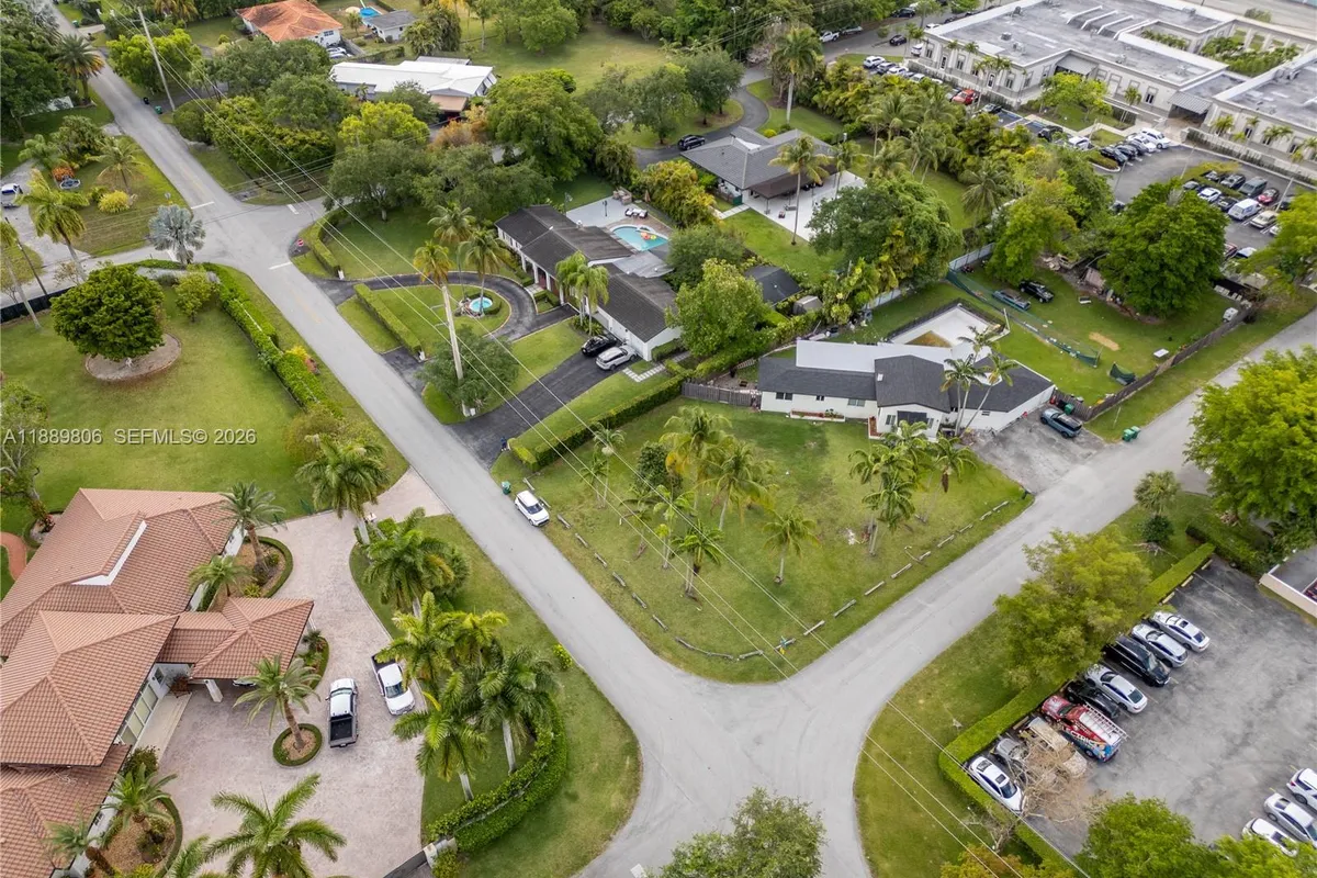 8500 SW 70th St, Miami FL 33143