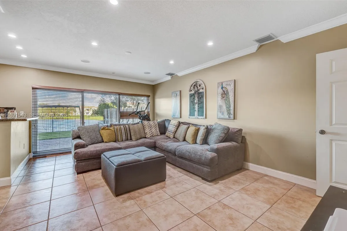 21071 SW 88th Ct, Cutler Bay FL 33189