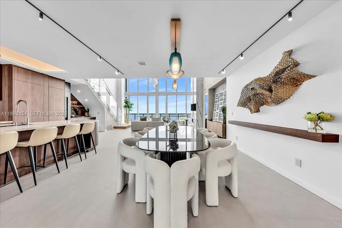 888 Biscayne Blvd # 5704, Miami FL 33132