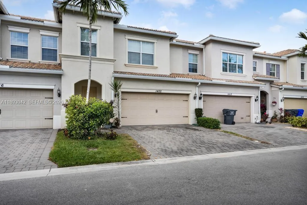 1422 Silk Oak Dr, Hollywood FL 33021