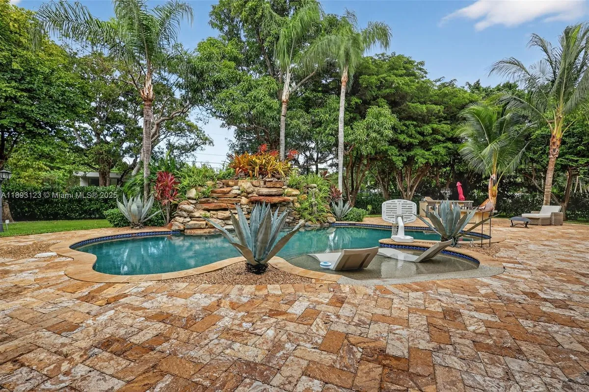 7837 SW 117th St, Pinecrest FL 33156