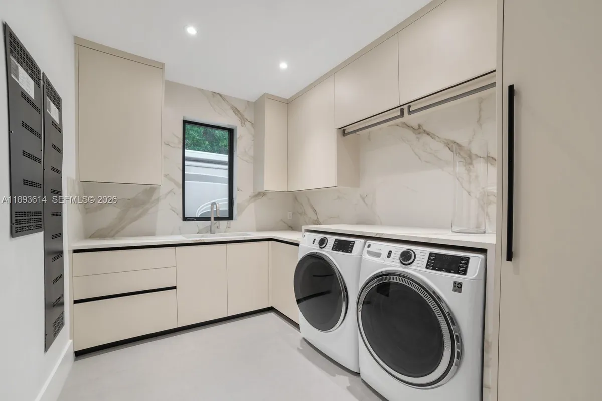 9900 SW 125th Ave, Miami FL 33186