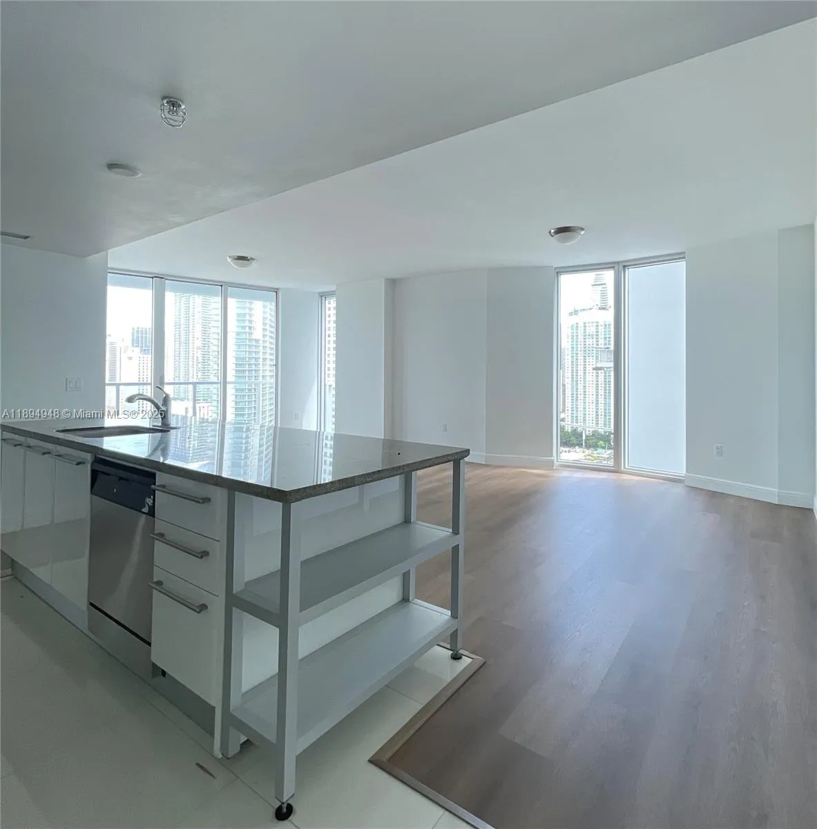 185 SW 7th St # 2411, Miami FL 33130