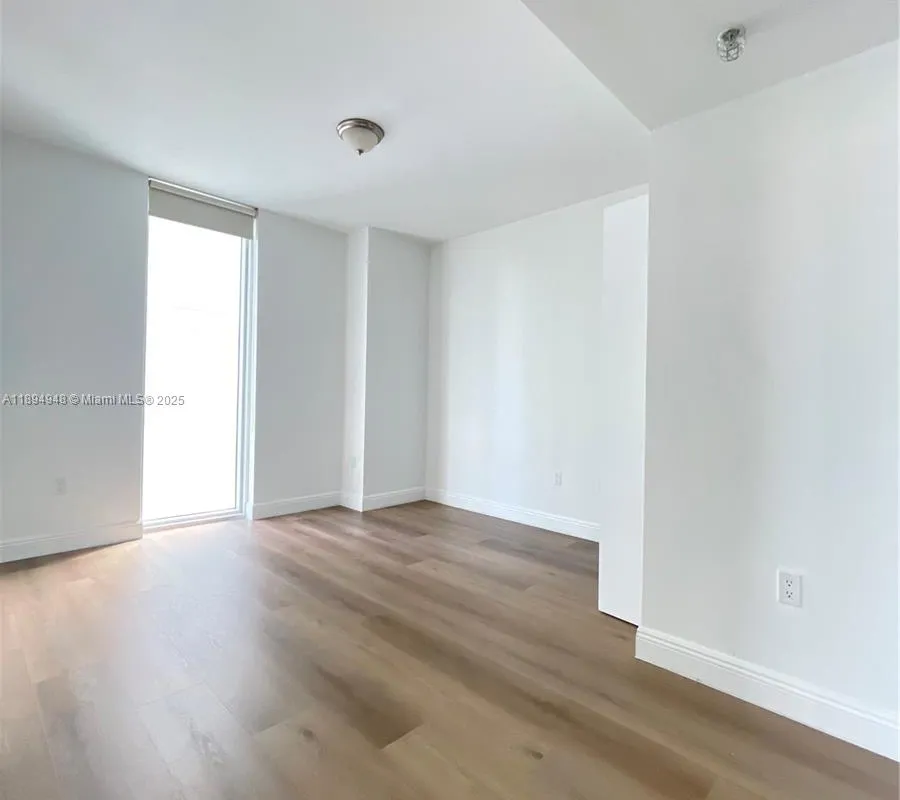 185 SW 7th St # 2411, Miami FL 33130