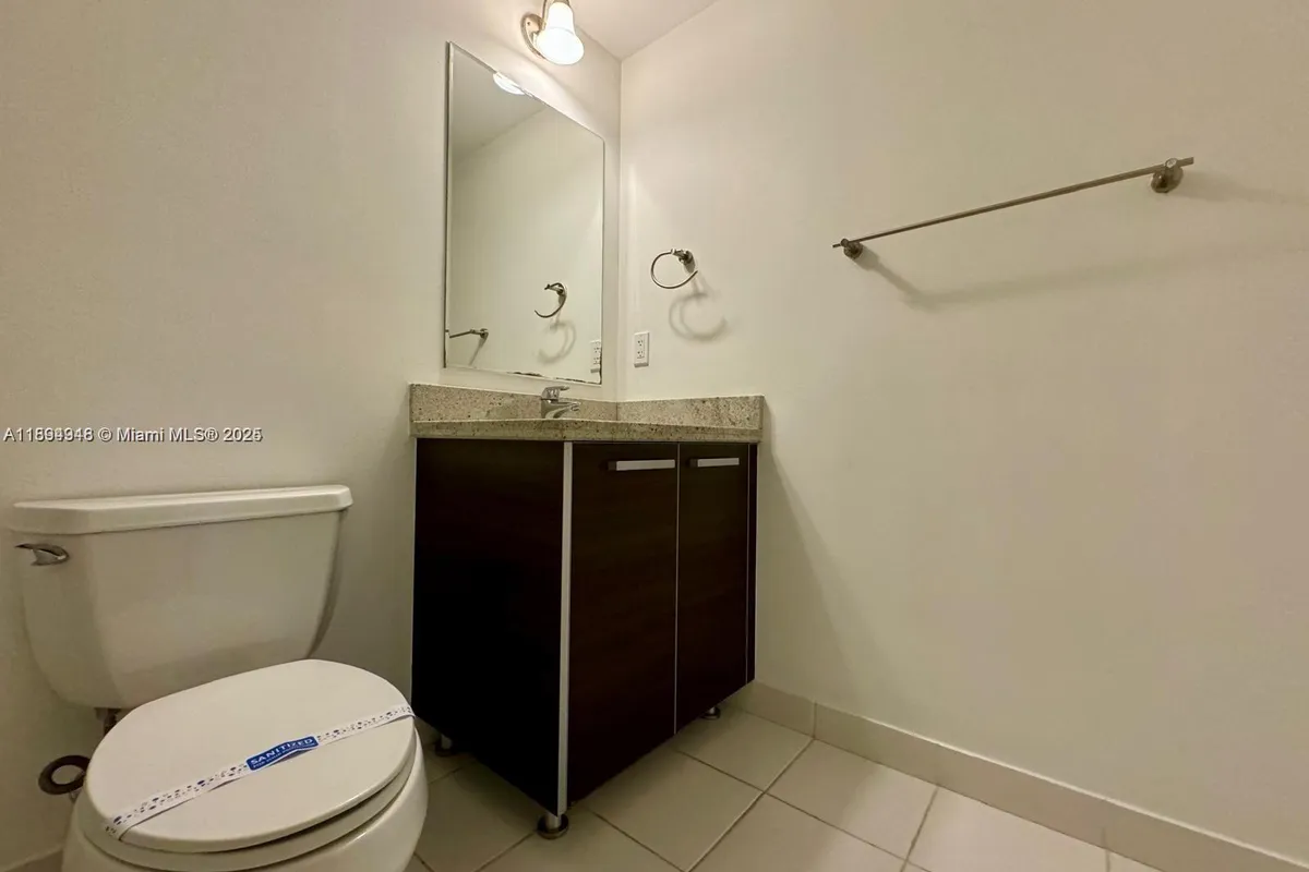 185 SW 7th St # 2411, Miami FL 33130