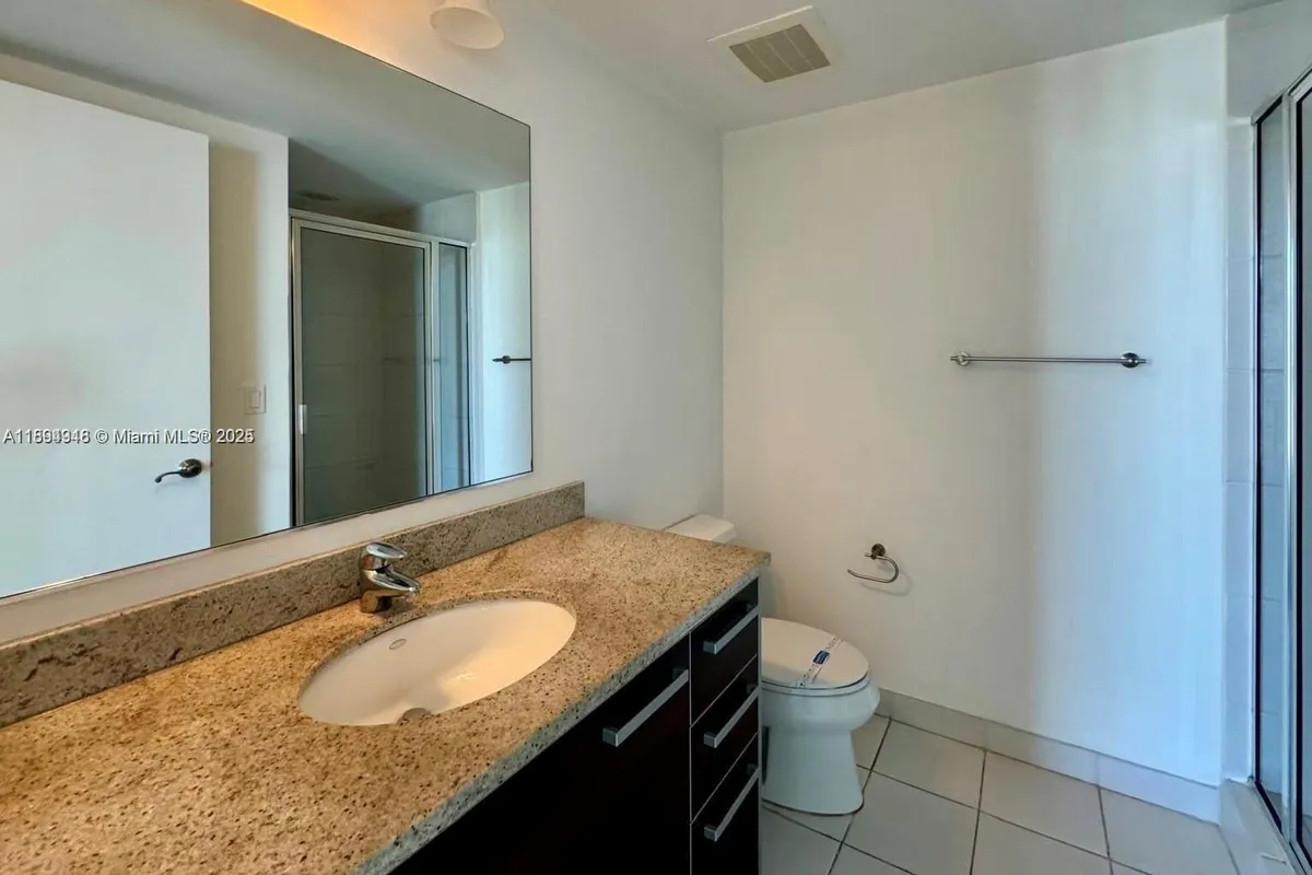 185 SW 7th St # 2411, Miami FL 33130