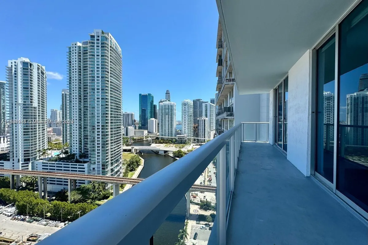 185 SW 7th St # 2411, Miami FL 33130