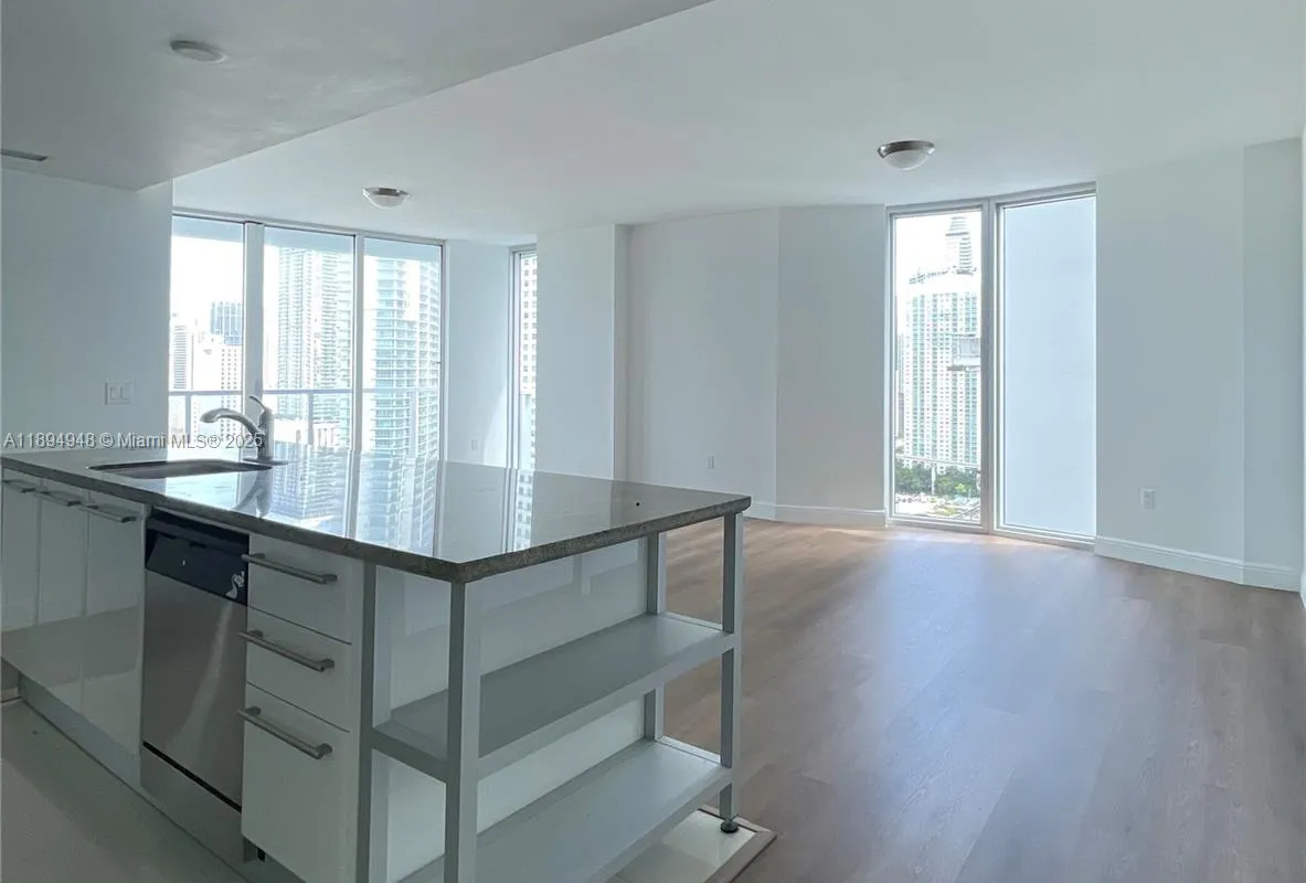 185 SW 7th St # 2411, Miami FL 33130