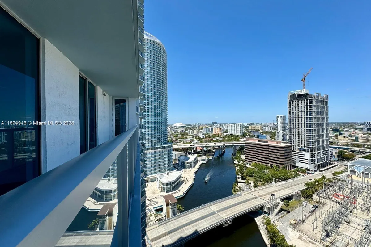 185 SW 7th St # 2411, Miami FL 33130