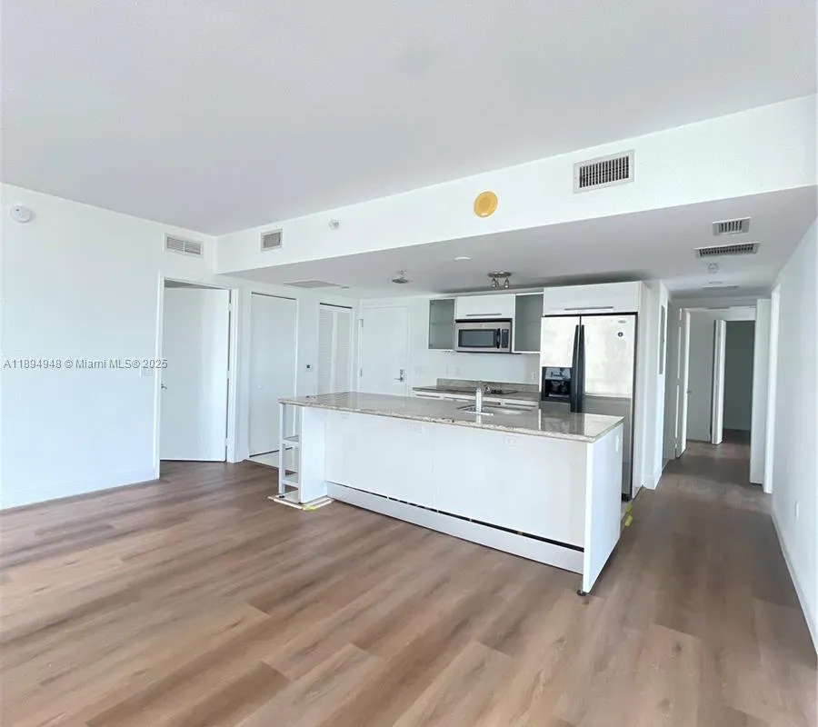 185 SW 7th St # 2411, Miami FL 33130