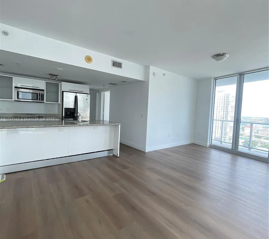185 SW 7th St # 2411, Miami FL 33130