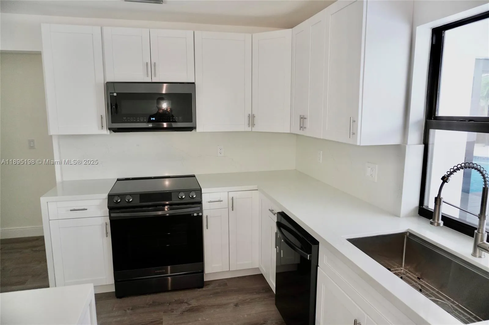 7321 Allen Dr, Hollywood FL 33024