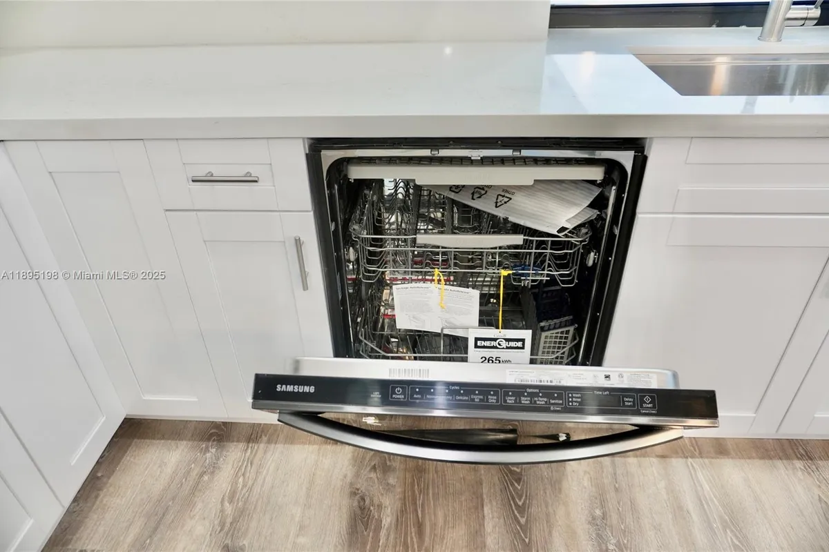 7321 Allen Dr, Hollywood FL 33024