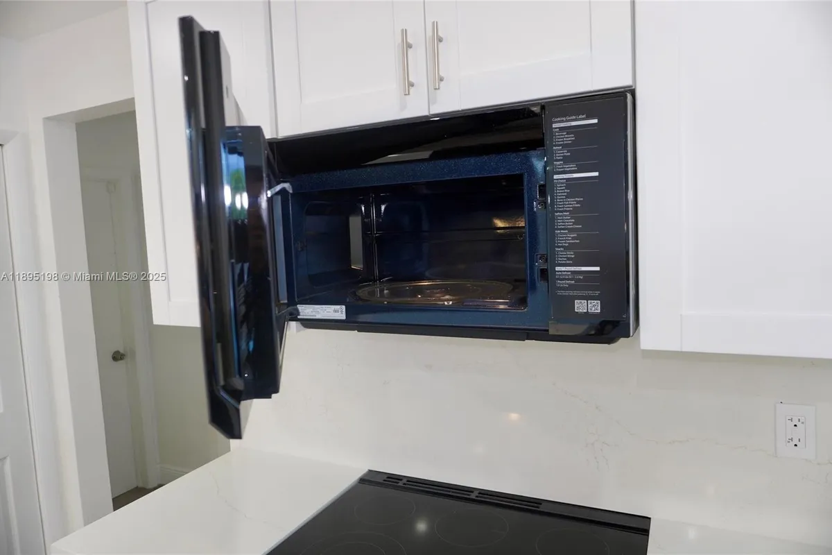 7321 Allen Dr, Hollywood FL 33024