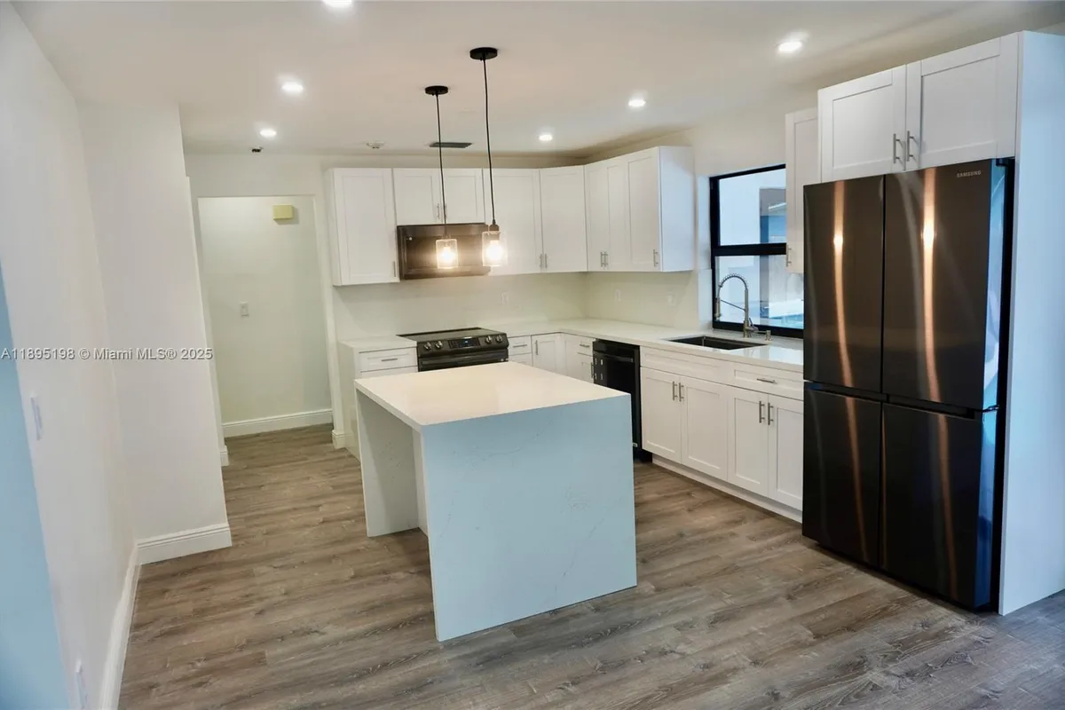 7321 Allen Dr, Hollywood FL 33024