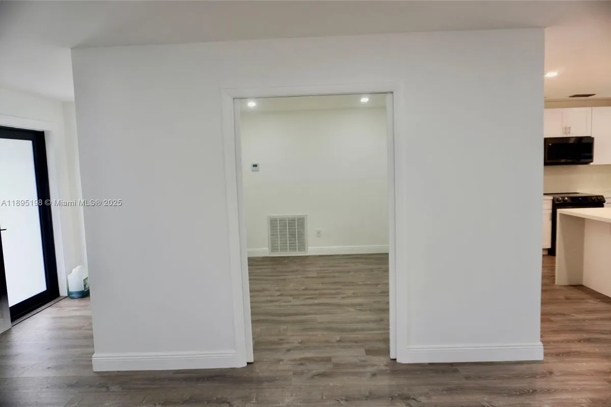 7321 Allen Dr, Hollywood FL 33024