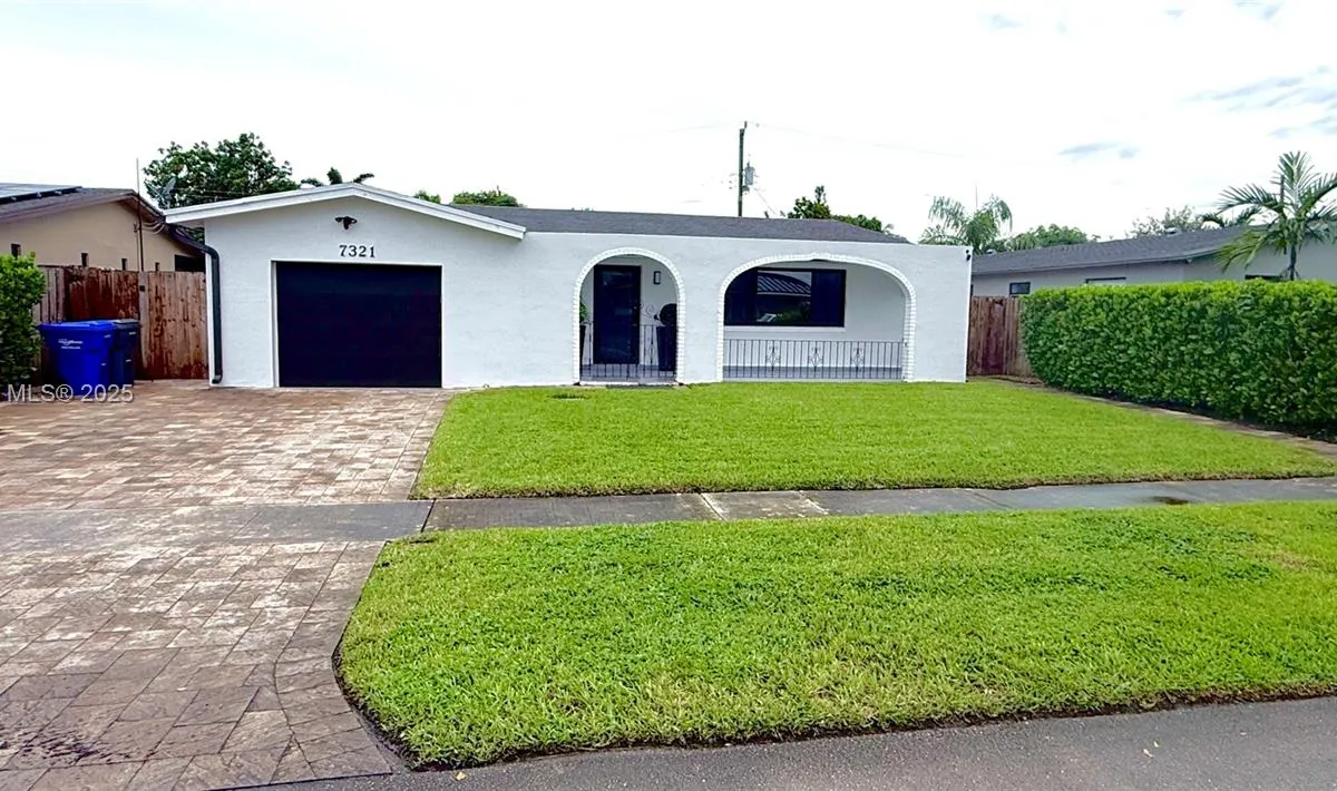 7321 Allen Dr, Hollywood FL 33024
