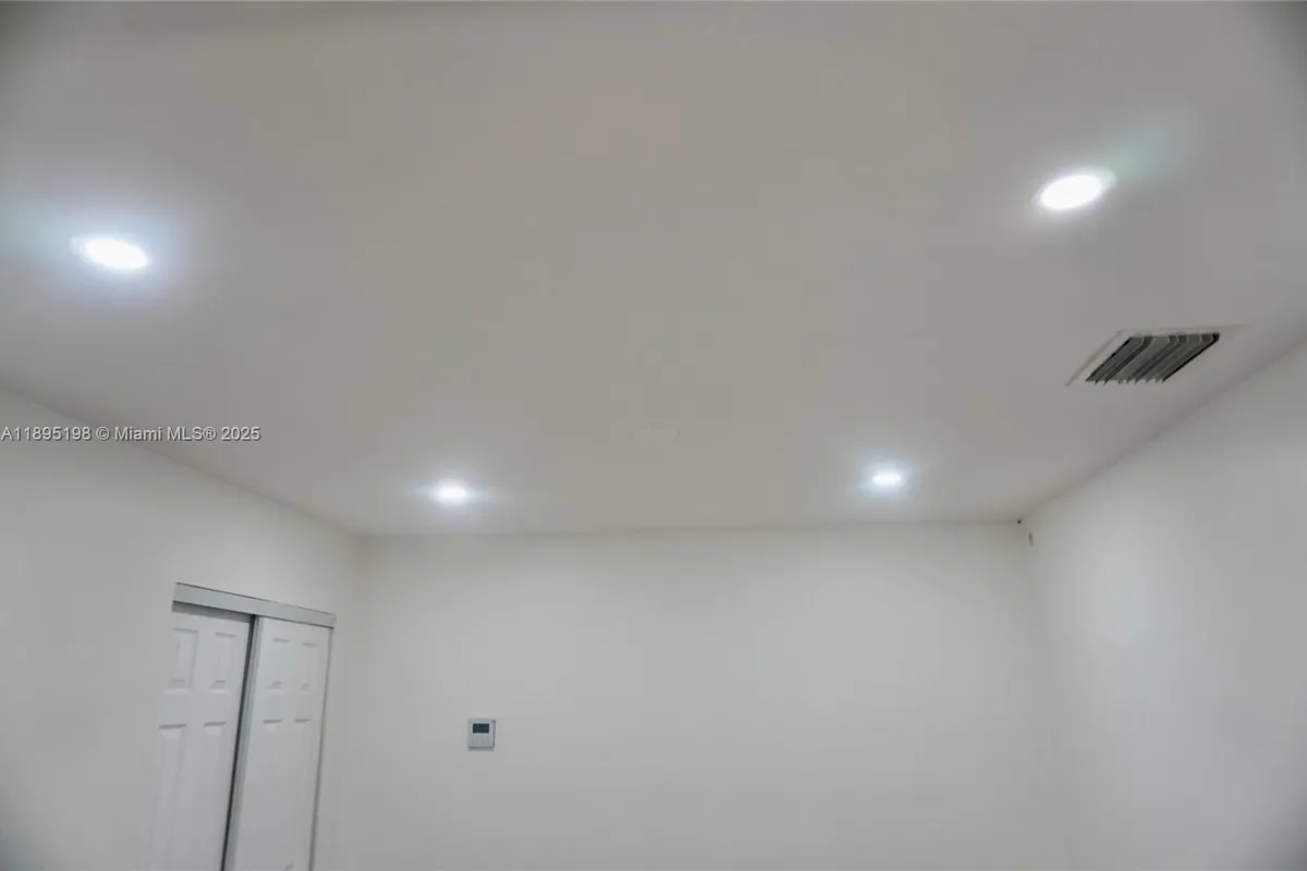 7321 Allen Dr, Hollywood FL 33024