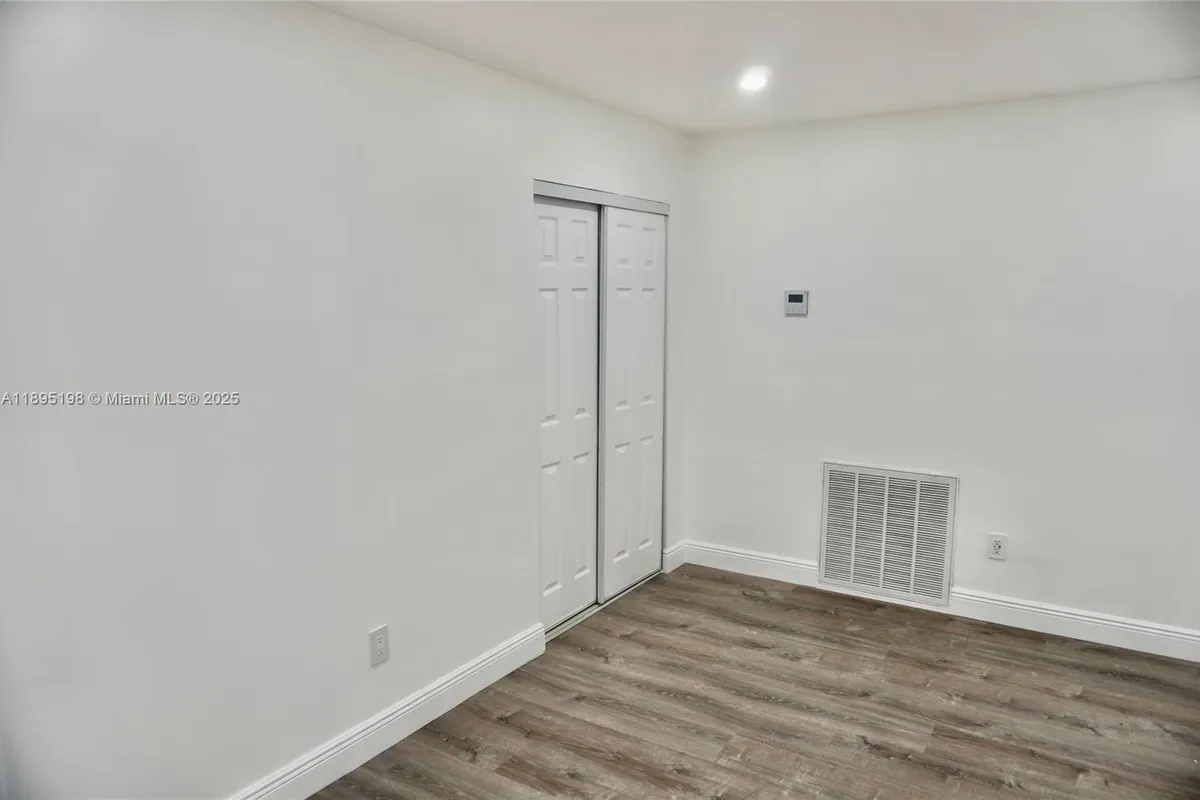 7321 Allen Dr, Hollywood FL 33024