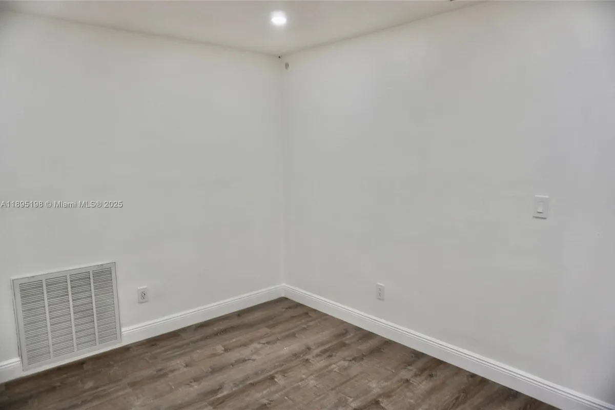 7321 Allen Dr, Hollywood FL 33024