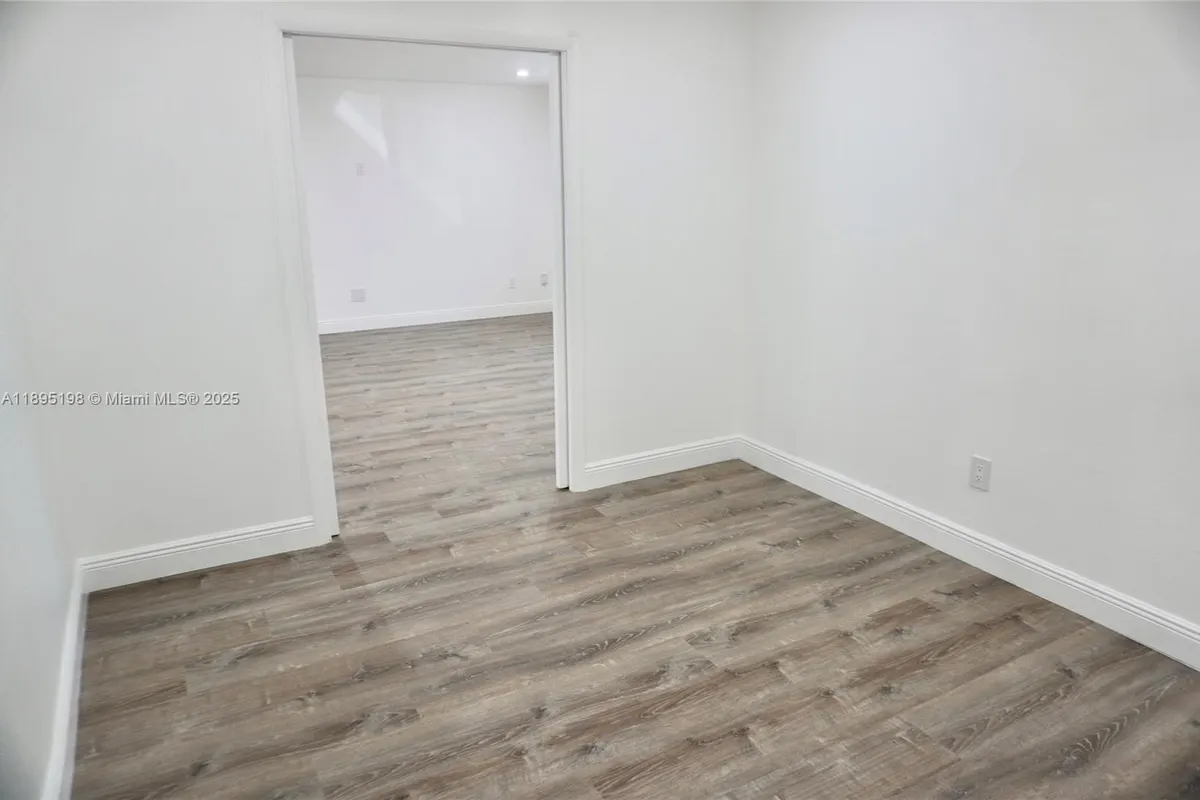 7321 Allen Dr, Hollywood FL 33024