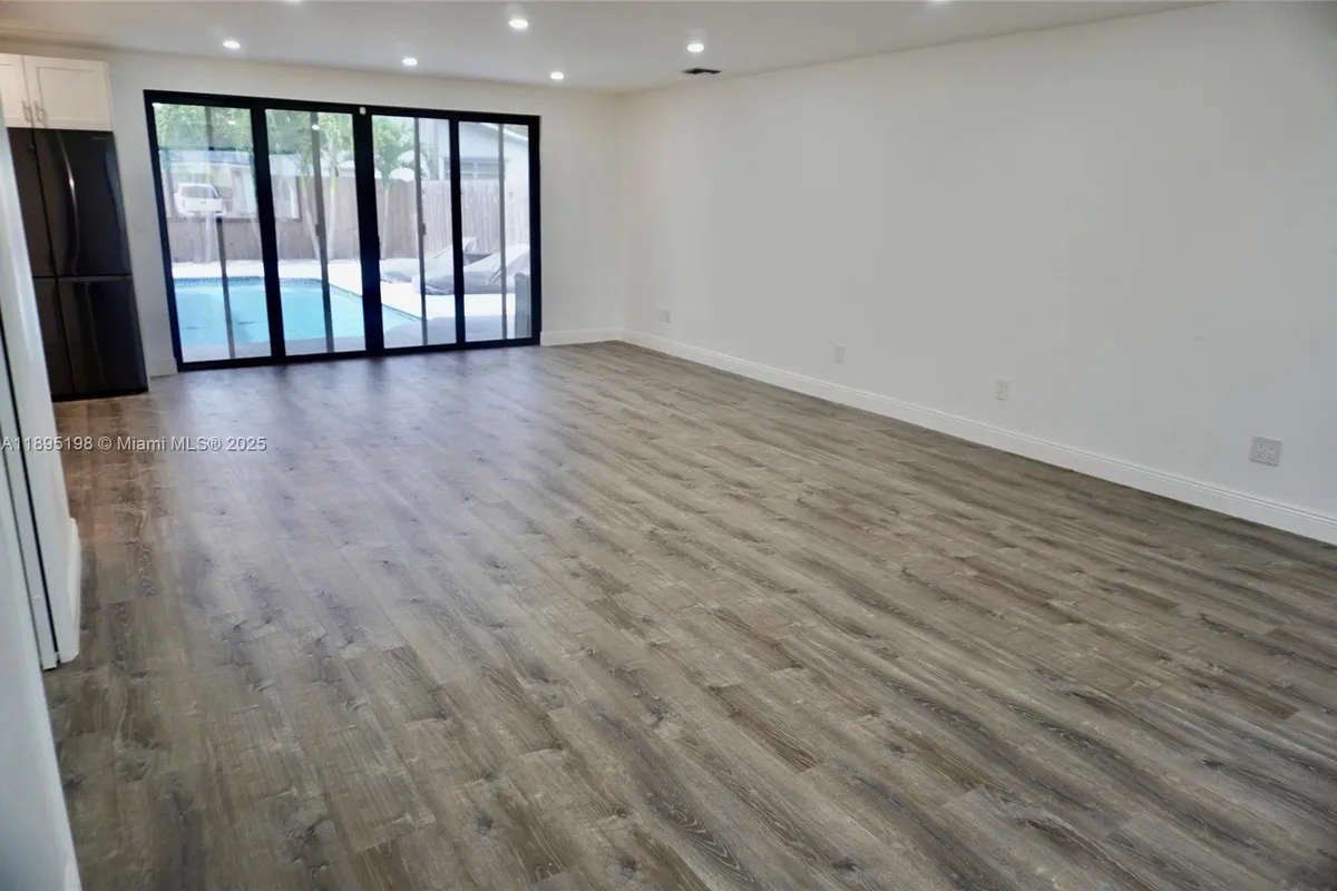 7321 Allen Dr, Hollywood FL 33024