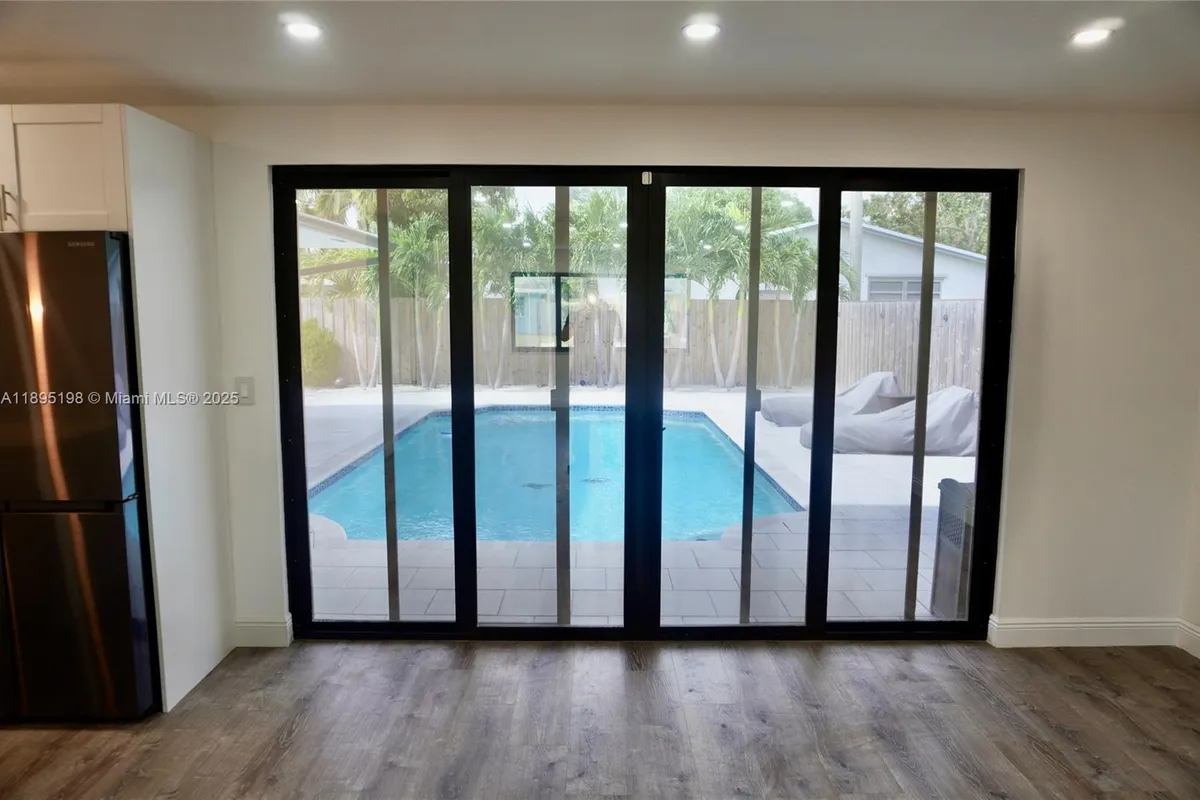 7321 Allen Dr, Hollywood FL 33024