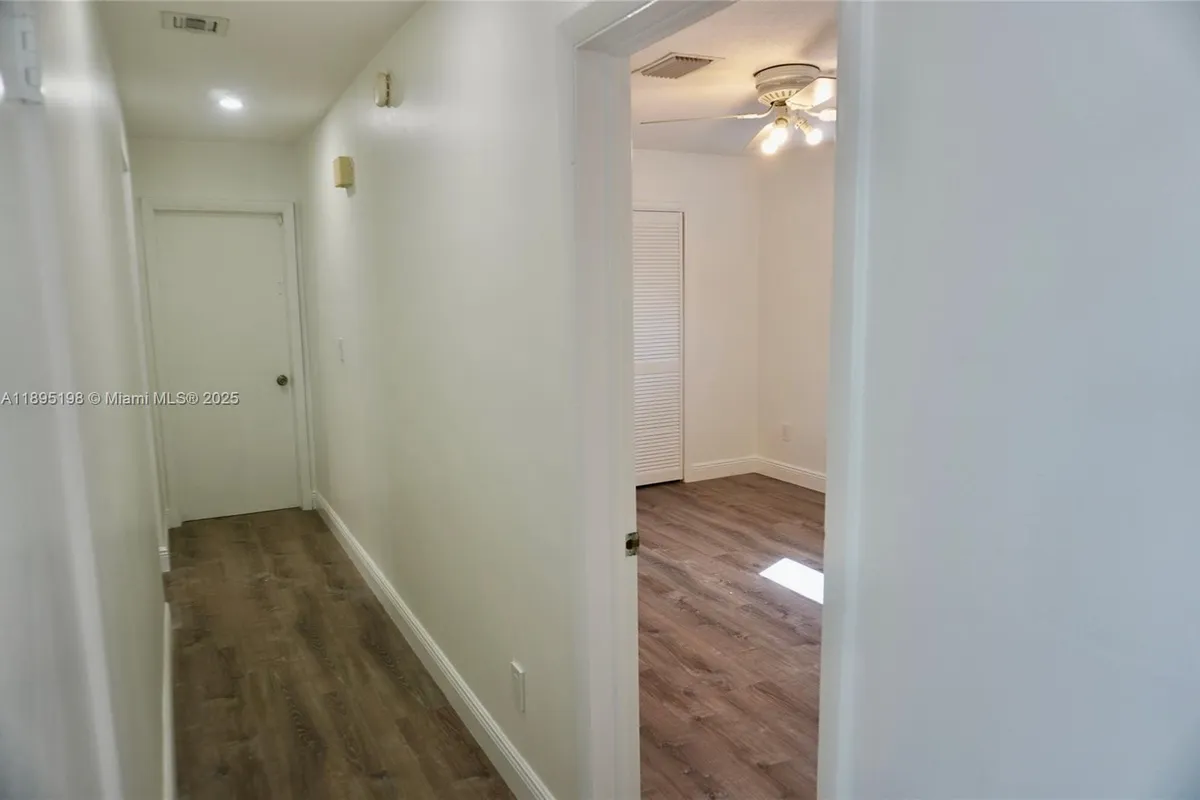 7321 Allen Dr, Hollywood FL 33024