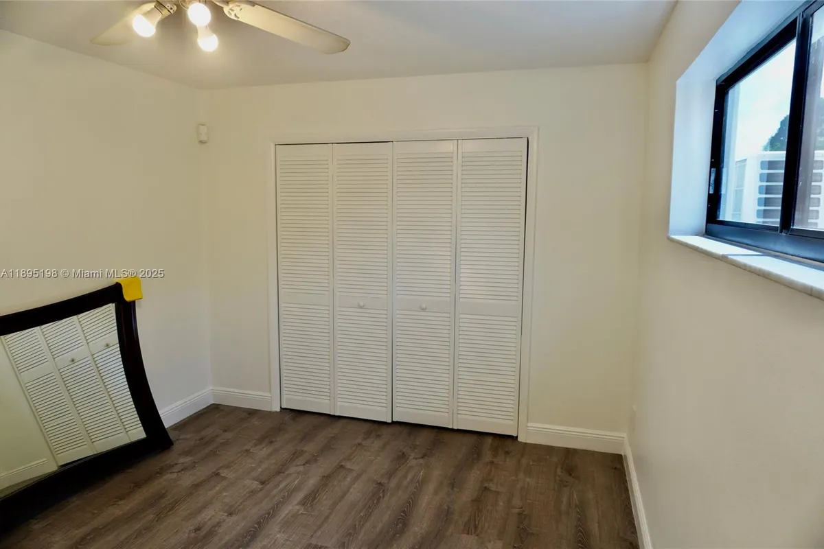 7321 Allen Dr, Hollywood FL 33024