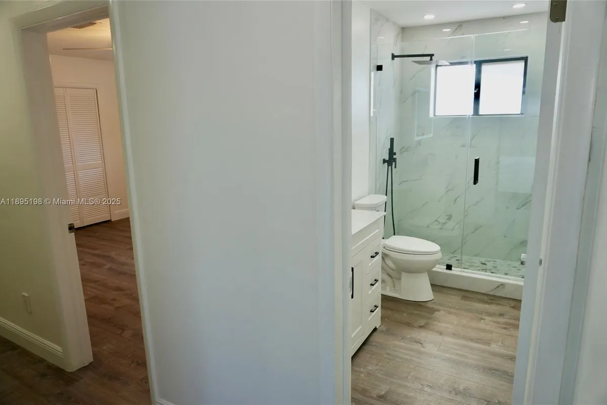 7321 Allen Dr, Hollywood FL 33024