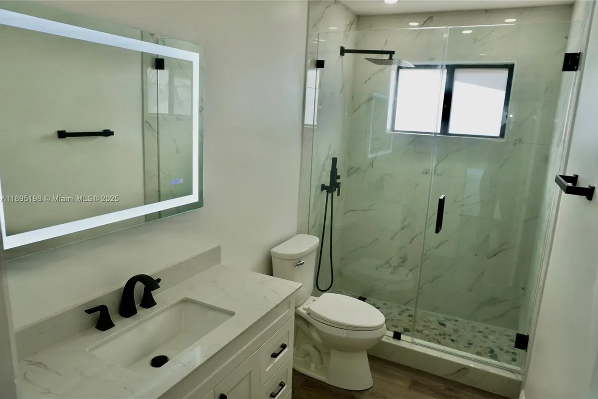 7321 Allen Dr, Hollywood FL 33024