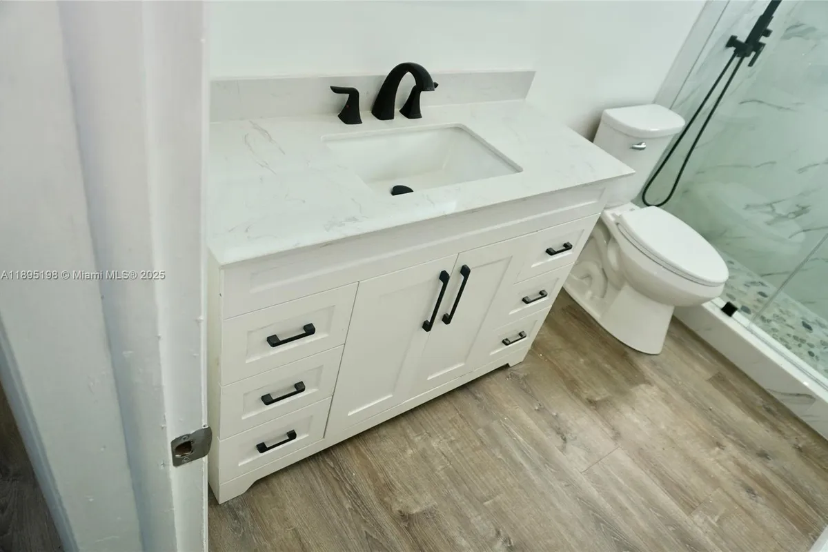 7321 Allen Dr, Hollywood FL 33024