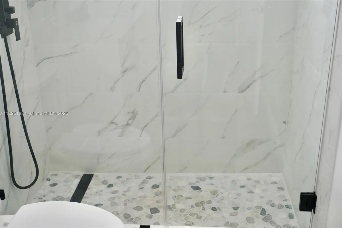 7321 Allen Dr, Hollywood FL 33024