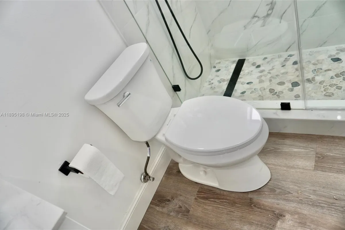 7321 Allen Dr, Hollywood FL 33024