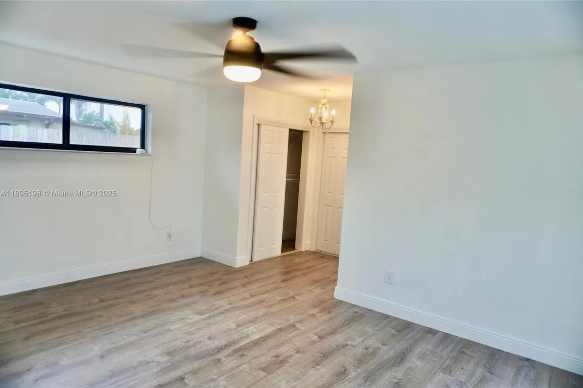 7321 Allen Dr, Hollywood FL 33024