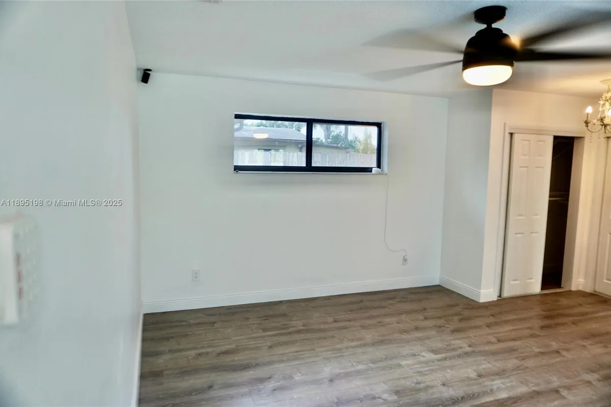 7321 Allen Dr, Hollywood FL 33024