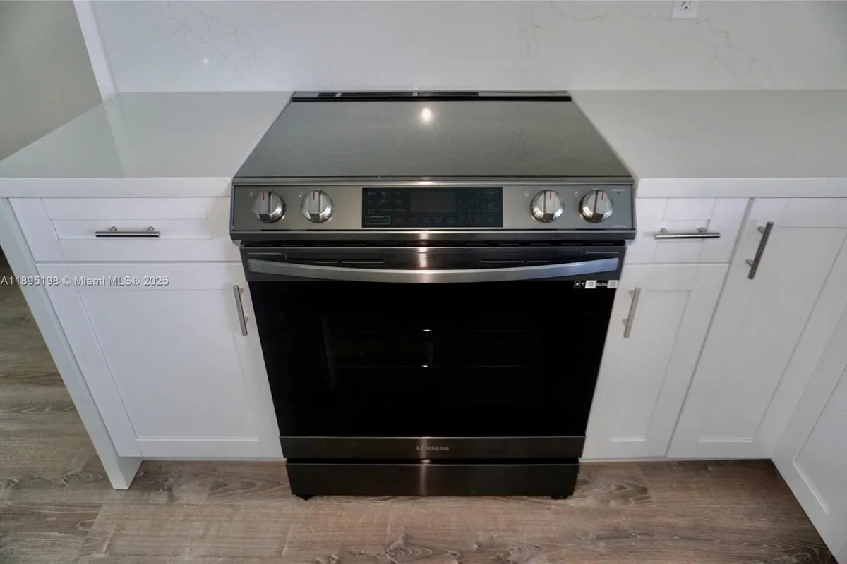 7321 Allen Dr, Hollywood FL 33024