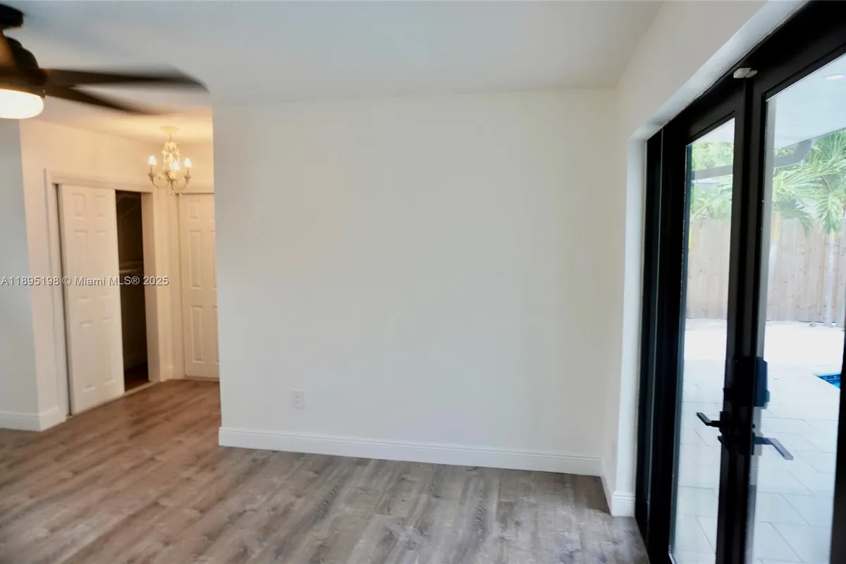 7321 Allen Dr, Hollywood FL 33024