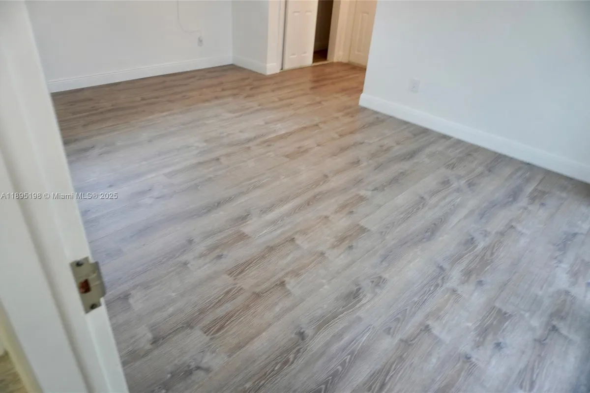 7321 Allen Dr, Hollywood FL 33024