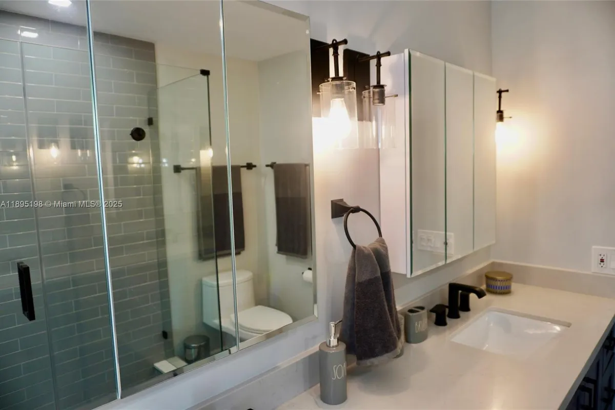 7321 Allen Dr, Hollywood FL 33024