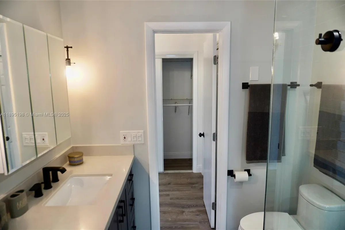 7321 Allen Dr, Hollywood FL 33024