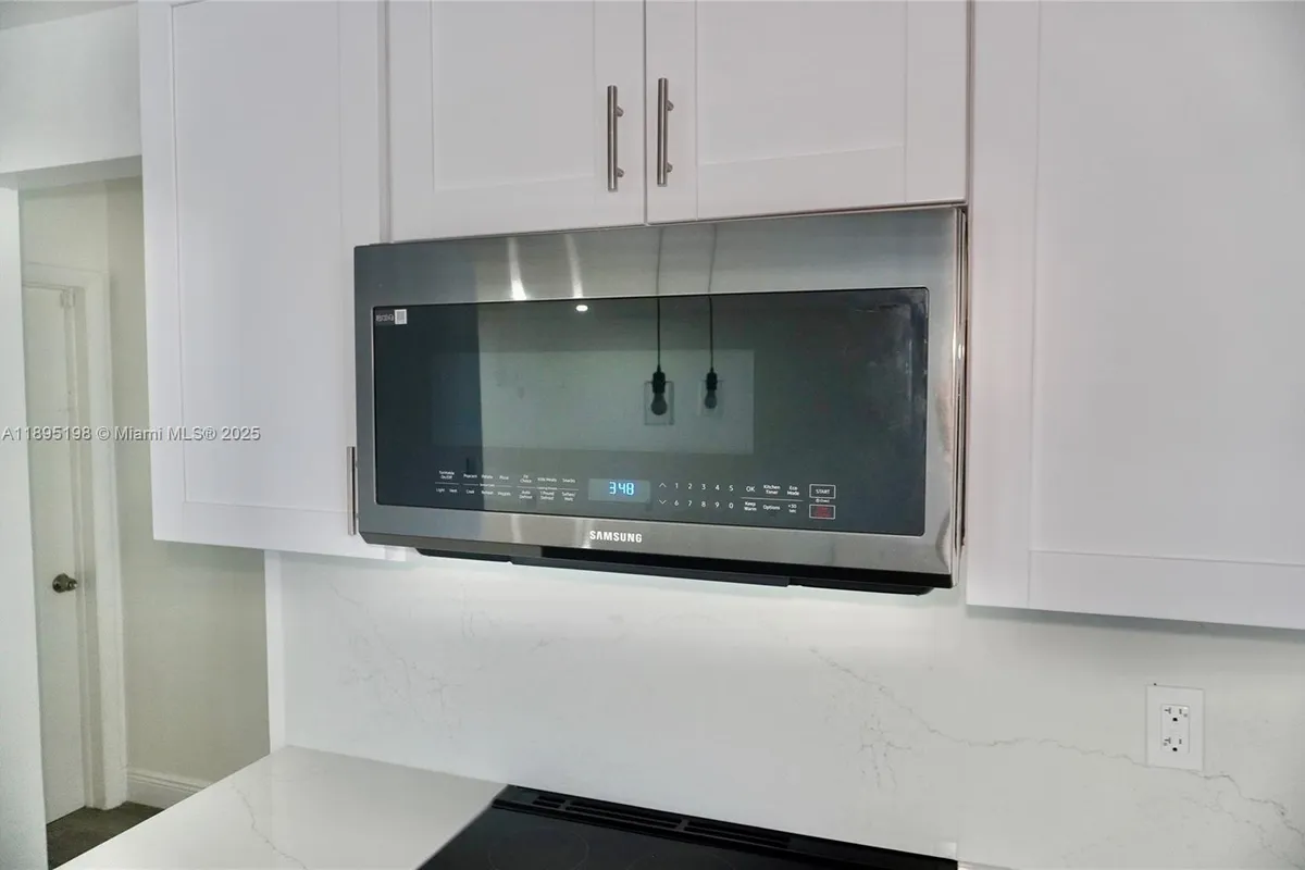 7321 Allen Dr, Hollywood FL 33024