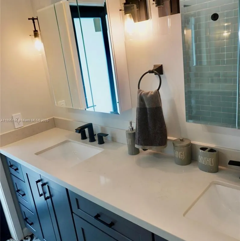 7321 Allen Dr, Hollywood FL 33024