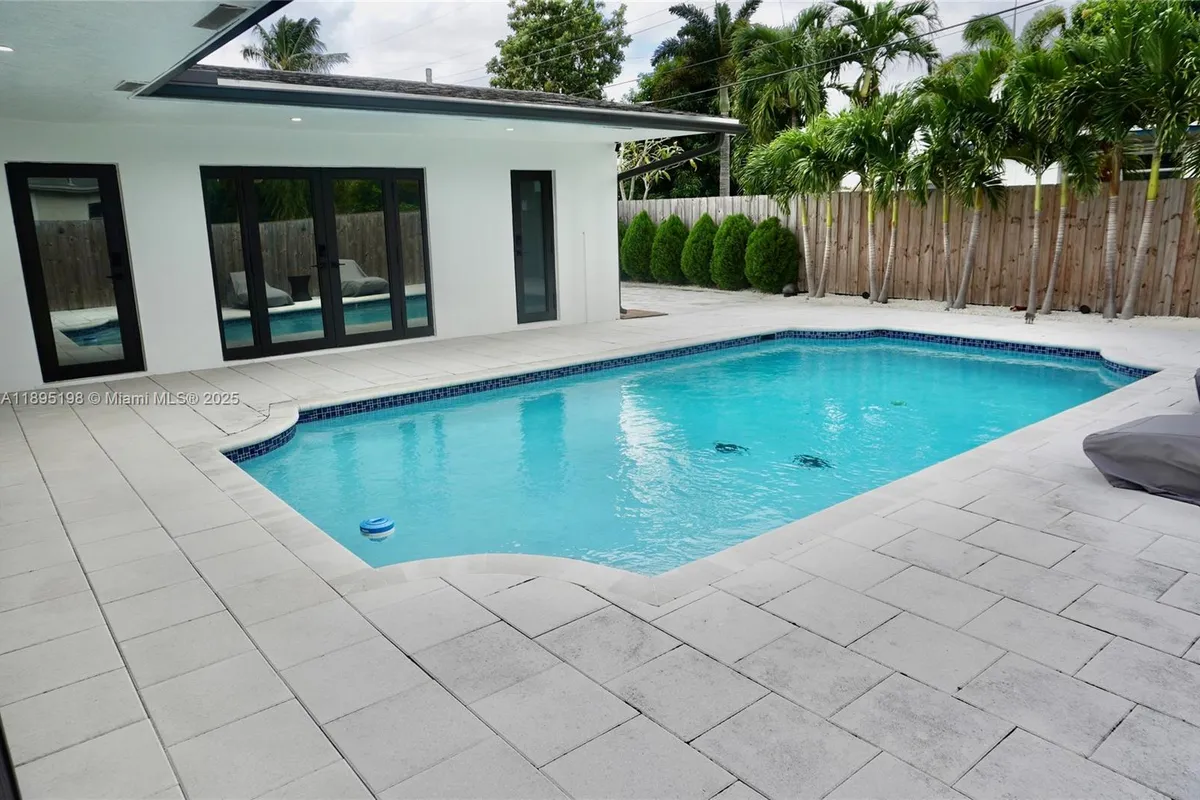 7321 Allen Dr, Hollywood FL 33024