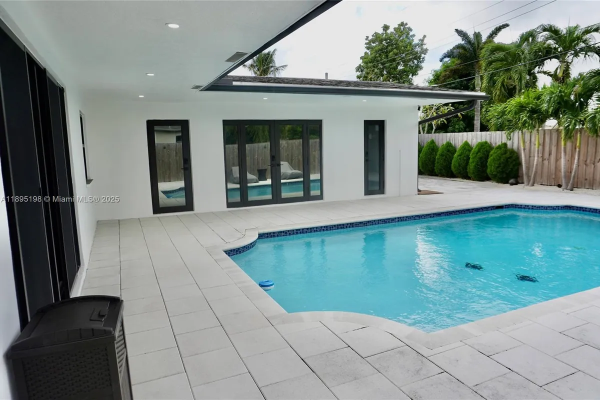 7321 Allen Dr, Hollywood FL 33024